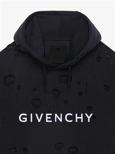 pull givenchy troué